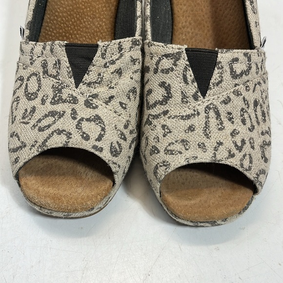 Toms Snow Leopard Peep Toe Wedge Heel Canvas Shoes, size 7.5 - Picture 6 of 14